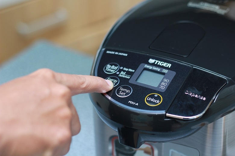 Nhấn nút, giữ nút “Energy Saving” trong giây để kích hoạt chế độ tiết kiệm điện