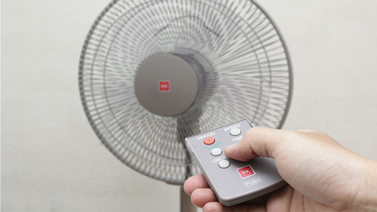 KDK N30NH(BR) được trang bị điều khiển từ xa