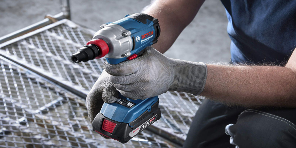 Máy siết ốc vặn vít dùng pin Bosch GDX 18V-285 nhỏ gọn dễ dàng sử dụng cho mọi đối tượng